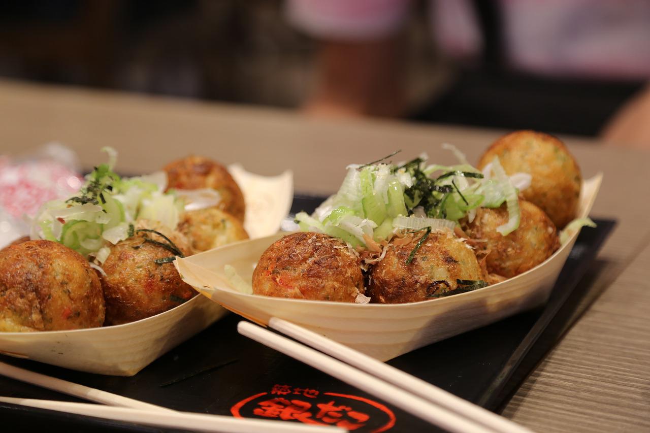 How to make a Takoyaki with a Takoyaki Machine by Fresco Malaysia